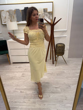 Cargar imagen en el visor de la galería, JANET - Vestido midi beige