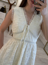 Cargar imagen en el visor de la galería, SASKIA - Maxi vestido hueso sin mangas