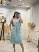 Cargar imagen en el visor de la galería, DIONISIA - Vestido midi verde claro tirantes