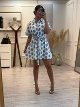 Cargar imagen en el visor de la galería, MAVIS - Vestido corto blanco con azul