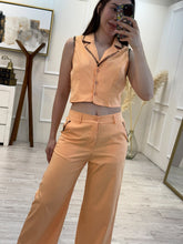 Cargar imagen en el visor de la galería, OLIVE - Set pantalon y chaleco naranja pastel