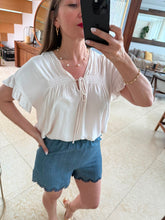 Cargar imagen en el visor de la galería, KILLIAN - Blusa beige