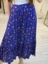 Cargar imagen en el visor de la galería, ELECTRA – Falda larga azul rey con flores