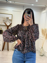 Cargar imagen en el visor de la galería, ROCIO - Blusa estamapada manga larga