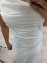 Cargar imagen en el visor de la galería, ODETTE - Vestido midi blanco
