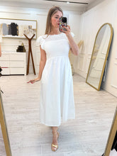 Cargar imagen en el visor de la galería, MIROSLAVA - Maxi vestido blanco