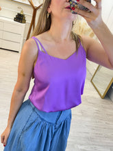 Cargar imagen en el visor de la galería, CHERRY - Blusa violeta tirantes