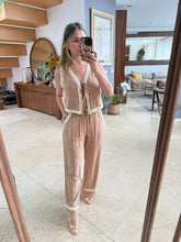 Cargar imagen en el visor de la galería, TEODORA - Set chaleco y pantalon café