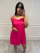 Cargar imagen en el visor de la galería, ZAIDE - Vestido corto fucsia