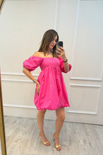 Cargar imagen en el visor de la galería, KATHY - Vestido corto rosa barbie