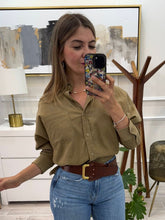 Cargar imagen en el visor de la galería, JULIANA - Camisa olivo