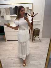 Cargar imagen en el visor de la galería, FELICIA - Falda blanca