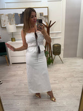 Cargar imagen en el visor de la galería, SALMA - Set blusa y falda blanco