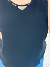 Cargar imagen en el visor de la galería, COLOMBIA - Blusa negra tirantes