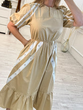 Cargar imagen en el visor de la galería, SABINA - Maxi vestido khaki con blanco