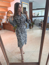 Cargar imagen en el visor de la galería, MALIKA - Vestido midi estampado negro