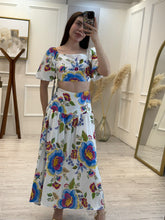 Cargar imagen en el visor de la galería, ERENDIRA - Set blusa y falda estampado