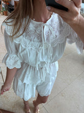 Cargar imagen en el visor de la galería, ASIA - Set blusa y short blanco