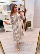 Cargar imagen en el visor de la galería, GAIA - Maxi vestido rayado