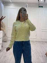 Cargar imagen en el visor de la galería, NALANI - Sueter amarillo con apliques
