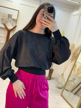 Cargar imagen en el visor de la galería, MALVINA - Blusa negra manga larga