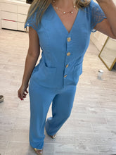 Cargar imagen en el visor de la galería, LUCILA - Set blusa y pantalon azul