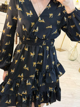 Cargar imagen en el visor de la galería, SHERYL - Vestido corto negro felinos