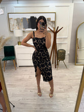 Cargar imagen en el visor de la galería, XOCHITL - Vestido midi encaje negro