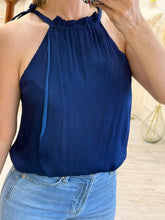Cargar imagen en el visor de la galería, ISABELA – Blusa azul marino halter con moño