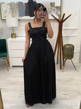 Cargar imagen en el visor de la galería, CORALINE - Maxi vestido negro