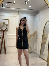 Cargar imagen en el visor de la galería, CARIDAD - Vestido negro detalles dorados