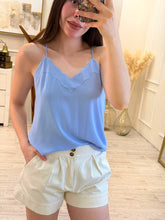 Cargar imagen en el visor de la galería, CAMERON - Blusa azul claro tirantes