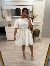 Cargar imagen en el visor de la galería, KENZA - Vestido corto blanco