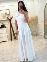 Cargar imagen en el visor de la galería, ILSE - Maxi vestido blanco asimétrico