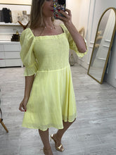 Cargar imagen en el visor de la galería, JOVITA - Vestido corto amarillo