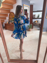 Cargar imagen en el visor de la galería, ARIELA - Vestido corto azul estampado