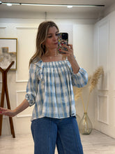Cargar imagen en el visor de la galería, ERIKA - Blusa azul cuadros