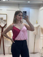 Cargar imagen en el visor de la galería, ABRIL – Body satinado bicolor rosa y rojo