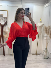 Cargar imagen en el visor de la galería, PILAR – Blusa roja con nudo al frente y manga acampanada
