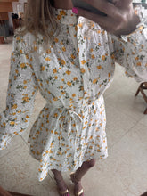 Cargar imagen en el visor de la galería, ANGELIE - Mini Vestido "Golden Garden" en Broderie