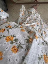 Cargar imagen en el visor de la galería, ANGELIE - Mini Vestido "Golden Garden" en Broderie