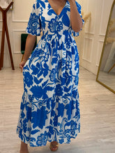 Cargar imagen en el visor de la galería, DANITZA - Maxi vestido estampado azul con blanco