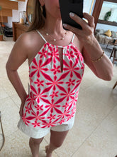 Cargar imagen en el visor de la galería, YALITZA - Blusa estampada blanca con rojo