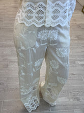 Cargar imagen en el visor de la galería, OLIVIA - Set pantalon y blusa avena