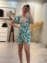 Cargar imagen en el visor de la galería, ANGELIQUE - Vestido corto estampado hojas