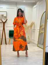 Cargar imagen en el visor de la galería, KALSEY - Maxi vestido naranja estampado