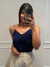 Cargar imagen en el visor de la galería, BRISA - Blusa básica azul petróleo