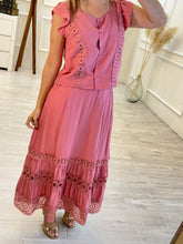 Cargar imagen en el visor de la galería, LATIFAH - Set blusa y falda rosa