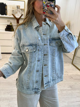 Cargar imagen en el visor de la galería, CELIA - Chamarra denim clara