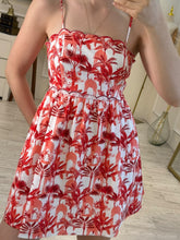 Cargar imagen en el visor de la galería, NEREA – Vestido corto blanco con estampado tropical rojo